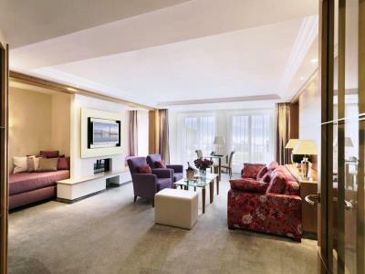 Bayerischer Hof Hotel 5*